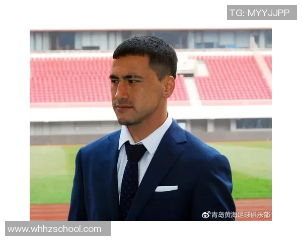 眼神犀利的足球明星如何通过眼神传递激情与决心